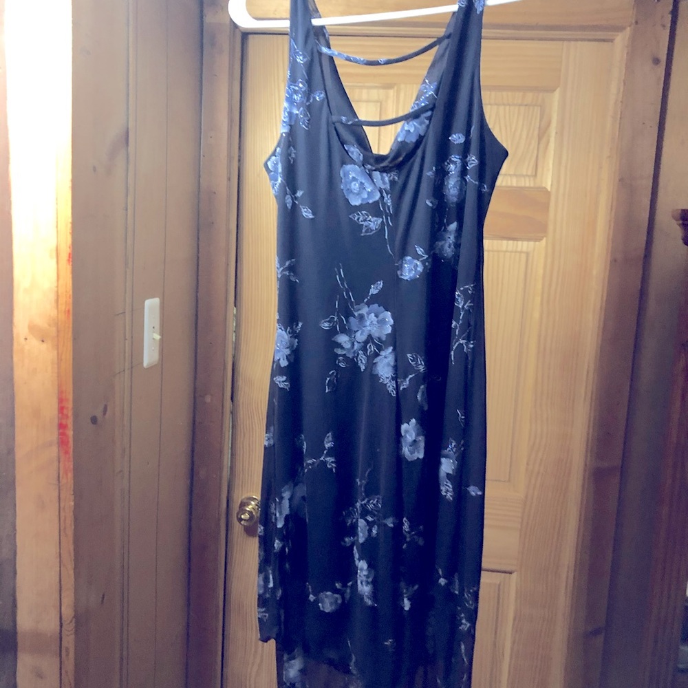 Dress - Picture 2 of 2